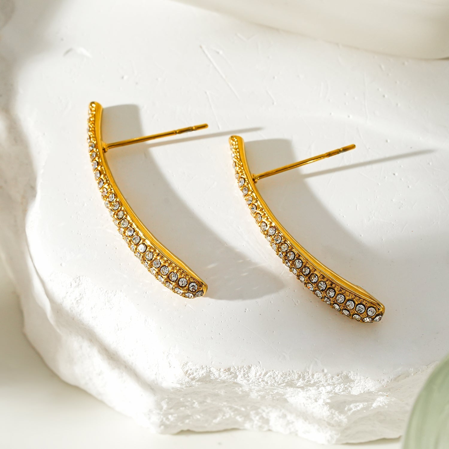 Style HILO: Curved Pavé Zirconia Shaped Stud Earrings in Gold - MacroPanora