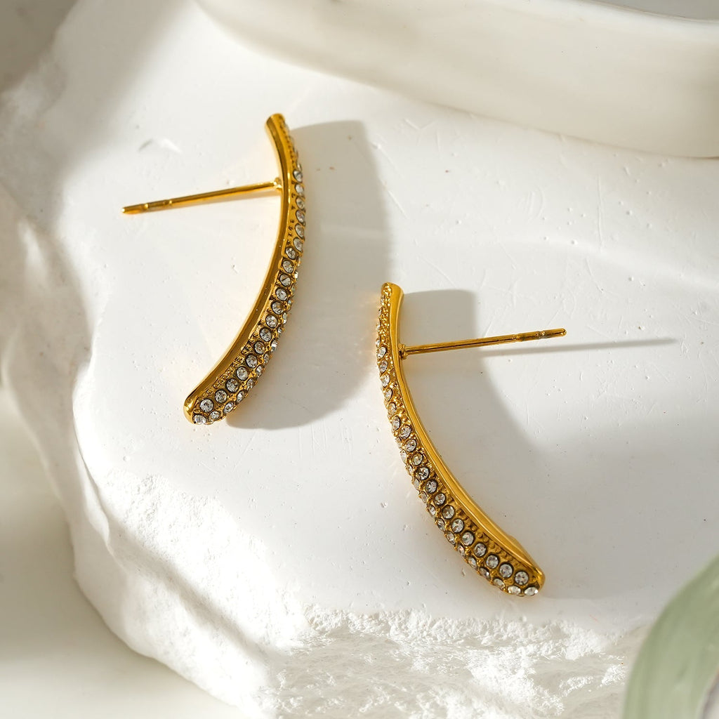 Style HILO: Curved Pavé Zirconia Shaped Stud Earrings in Gold - MacroPanora