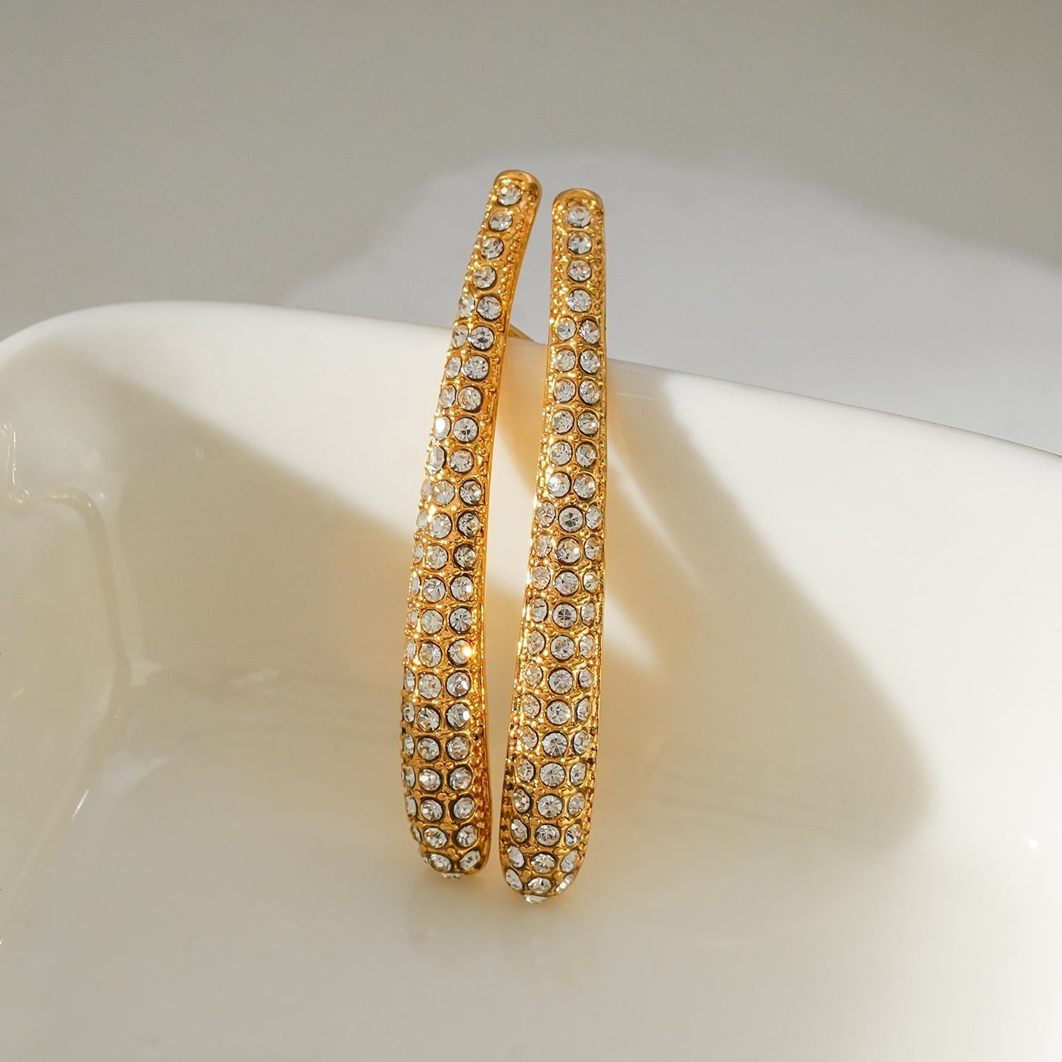 Style HILO: Curved Pavé Zirconia Shaped Stud Earrings in Gold - MacroPanora