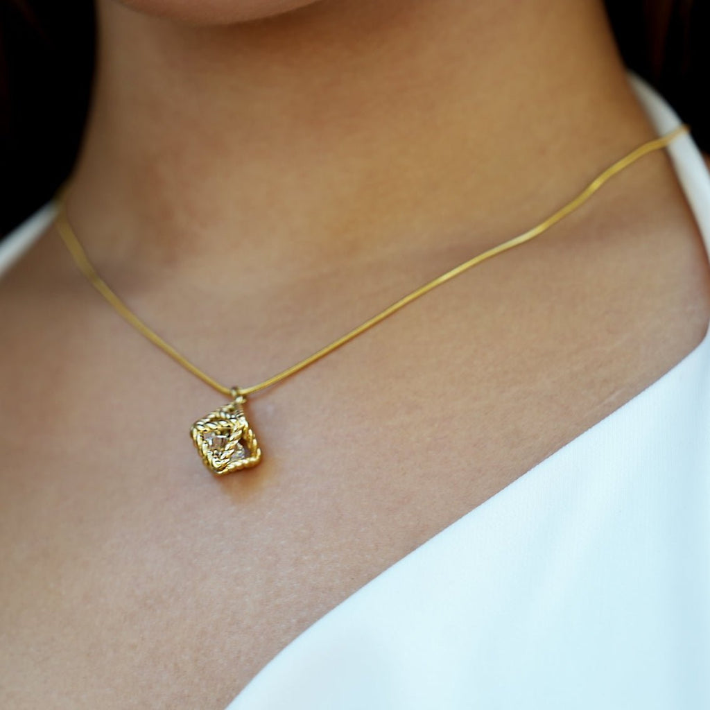 Style KARJAT: Gold Chain Necklace with Geometric Caged Zirconia Pendant - MacroPanora