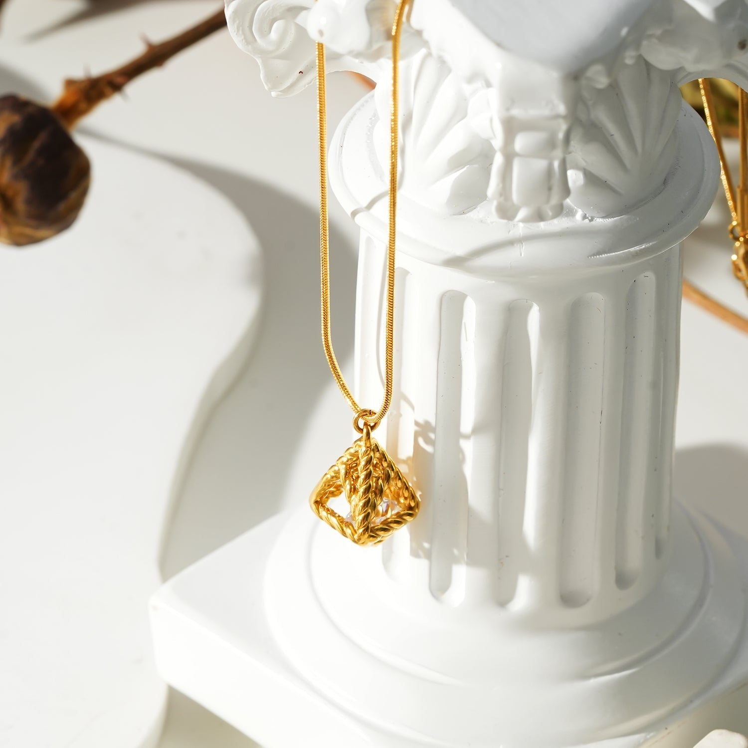 Style KARJAT: Gold Chain Necklace with Geometric Caged Zirconia Pendant - MacroPanora
