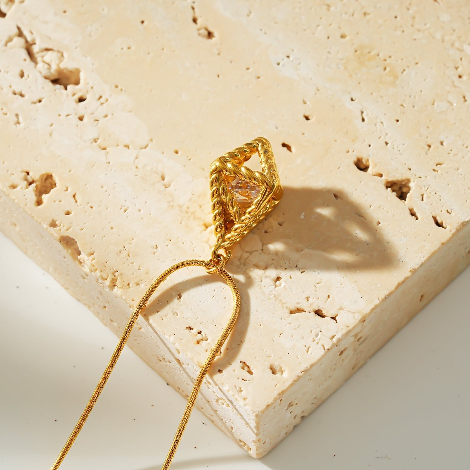 Style KARJAT: Gold Chain Necklace with Geometric Caged Zirconia Pendant - MacroPanora