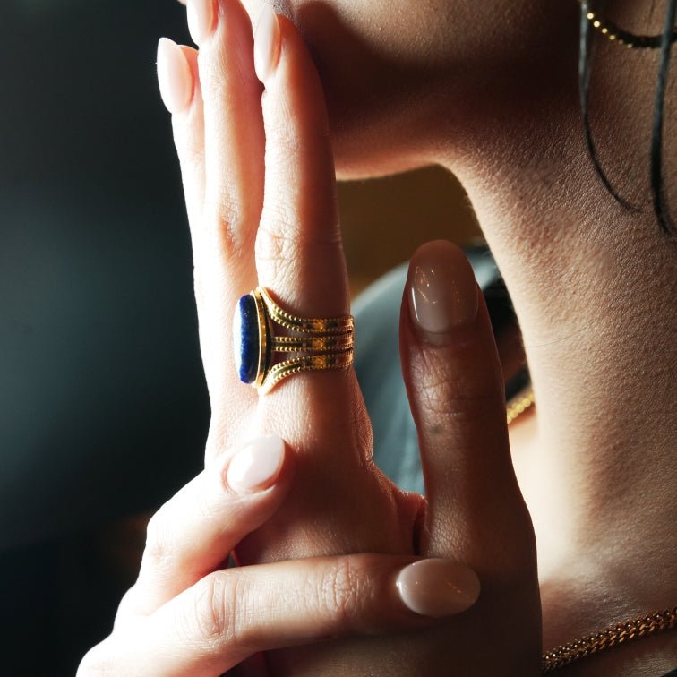 TIAMO: Vintage Inspired Ring with Triple Ornate Bands & a Lapis Lazuli Centre Piece - MacroPanora