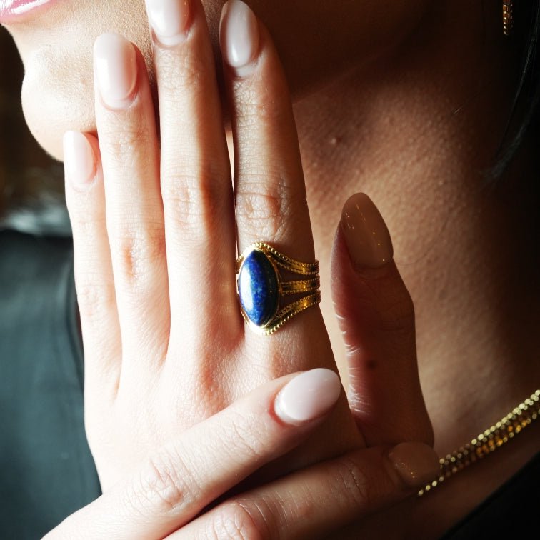 TIAMO: Vintage Inspired Ring with Triple Ornate Bands & a Lapis Lazuli Centre Piece - MacroPanora