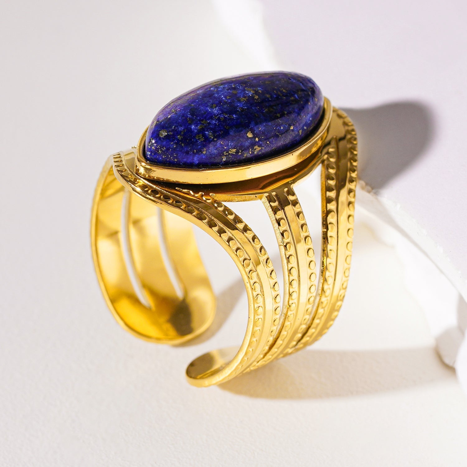 TIAMO: Vintage Inspired Ring with Triple Ornate Bands & a Lapis Lazuli Centre Piece - MacroPanora