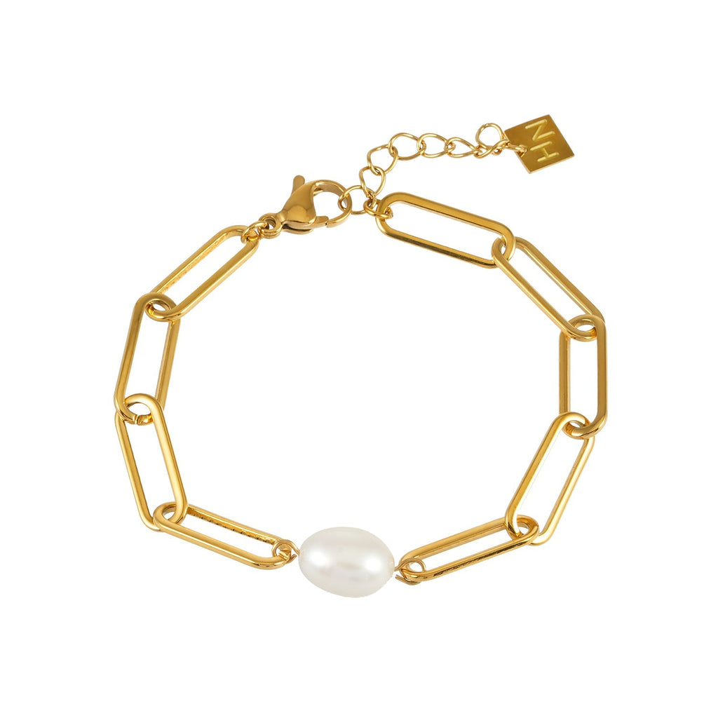 TIMEA Bracelet: Gold Paper Clip Chain Bracelet featuring a Single Freshwater Pearl - MacroPanora
