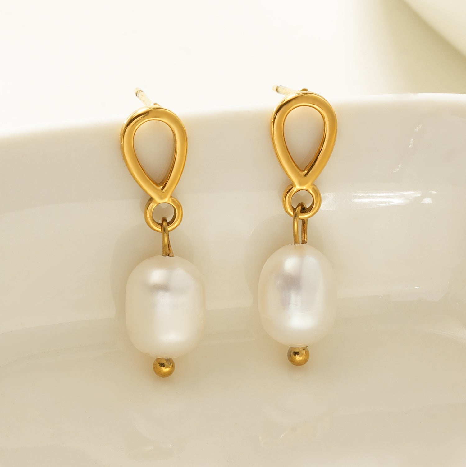 VARKONY Gold: Elegant Small Teardrop Earrings with Lustrous Freshwater Pearls - MacroPanora