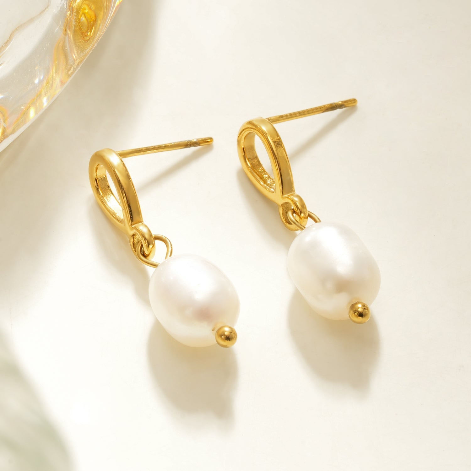 VARKONY Gold: Elegant Small Teardrop Earrings with Lustrous Freshwater Pearls - MacroPanora