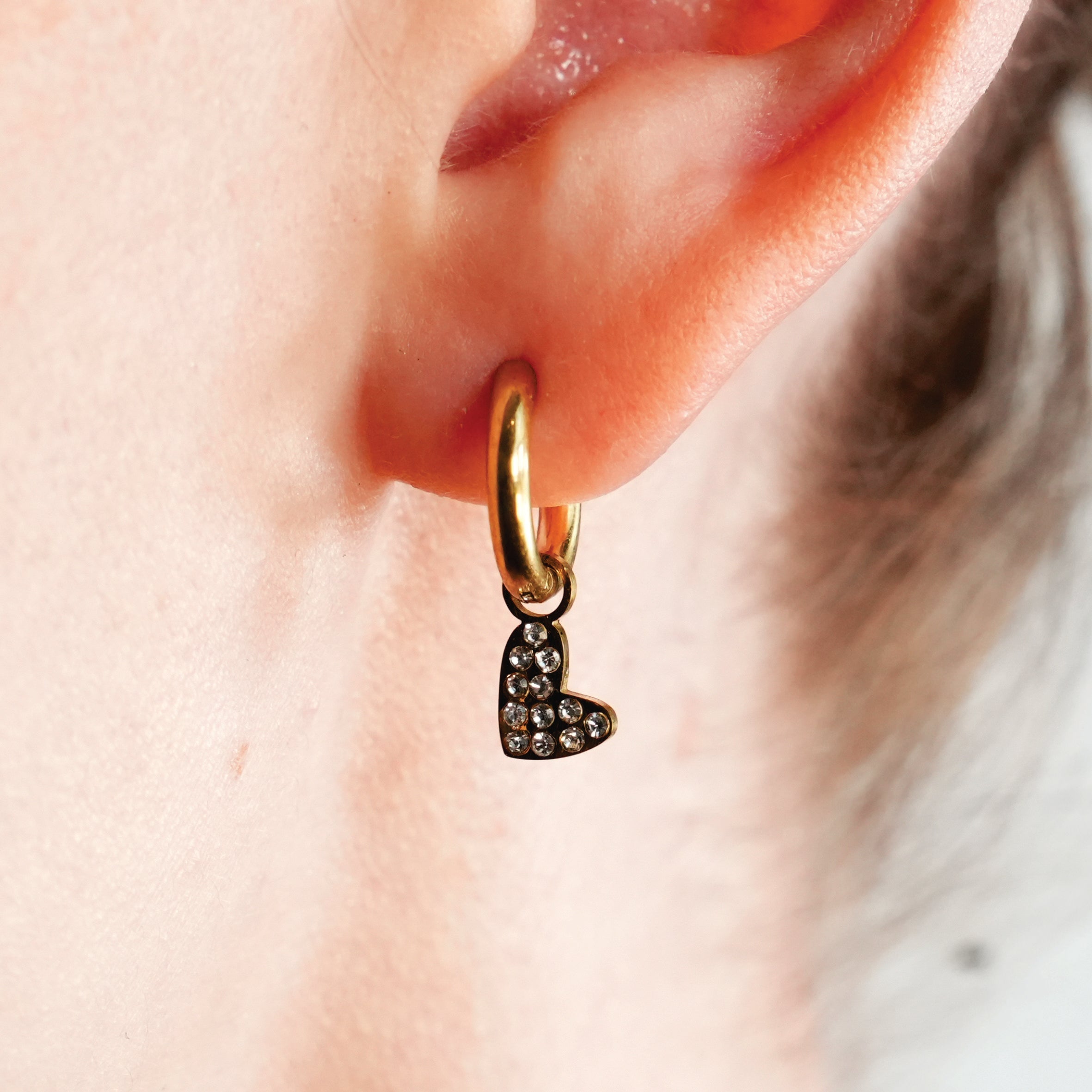 VIRTUOUS Gold: Mini Hoops with Zirconia Embedded Heart Charm - MacroPanora