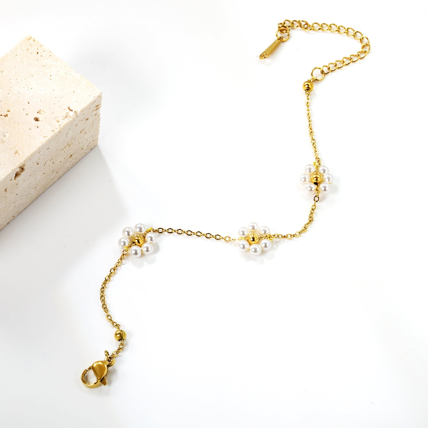 White Pearls Flower Bracelet - MacroPanora