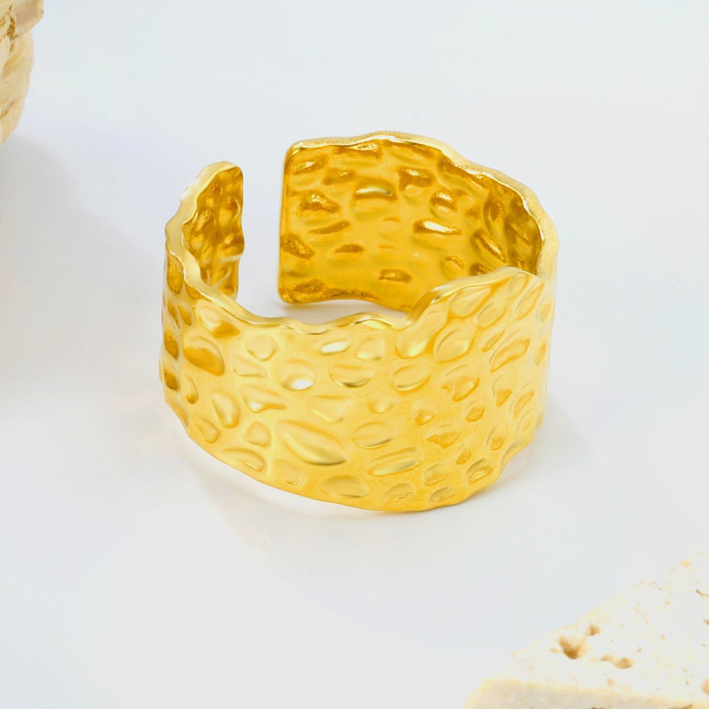Wrinkle Pattern Luxe Ring - MacroPanora