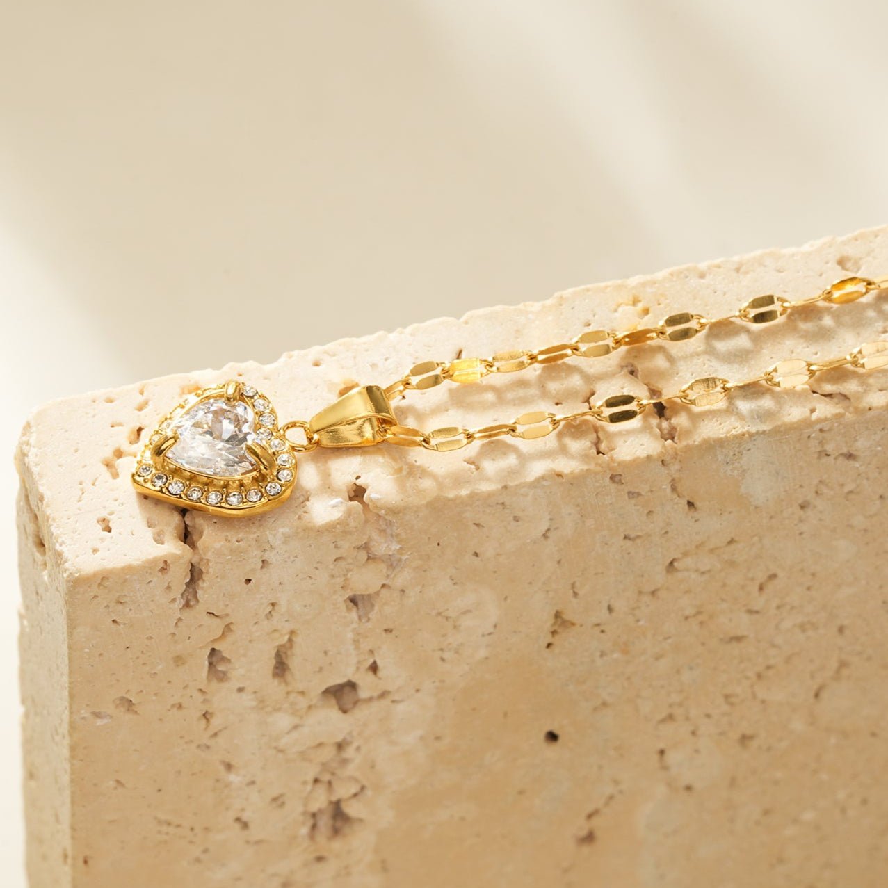 ZITA Gold: Gucci - Style Dainty Chain Necklace with Sparkling Petit Pavé Heart Pendant - MacroPanora